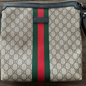Gucci messenger bag